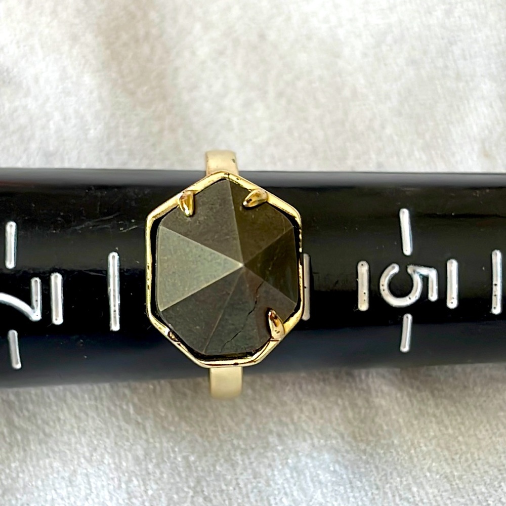 Kendra Scott pyrite Miriam ring size 6 in gold frame - please read